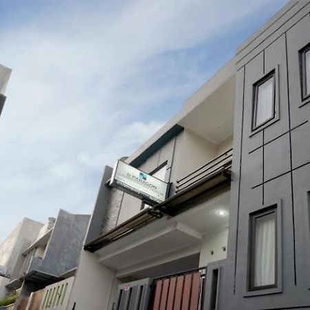 Dparagon Pamela 3 Vandrarhem Yogyakarta Exteriör bild