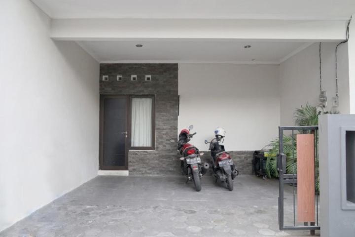 Dparagon Pamela 3 Vandrarhem Yogyakarta Exteriör bild